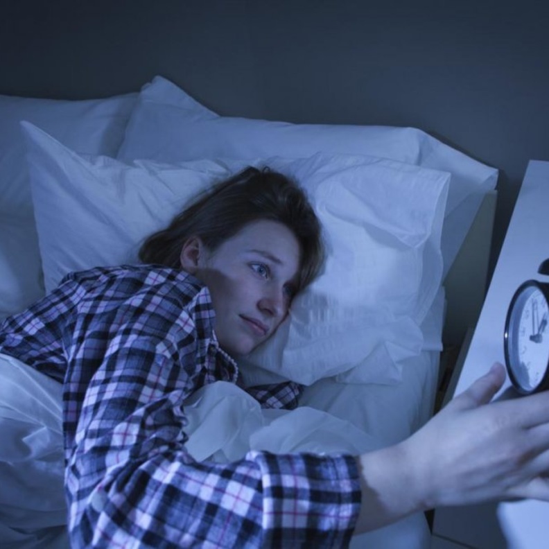 تجنب شرب الكافيين قبل النوم بستة ساعات