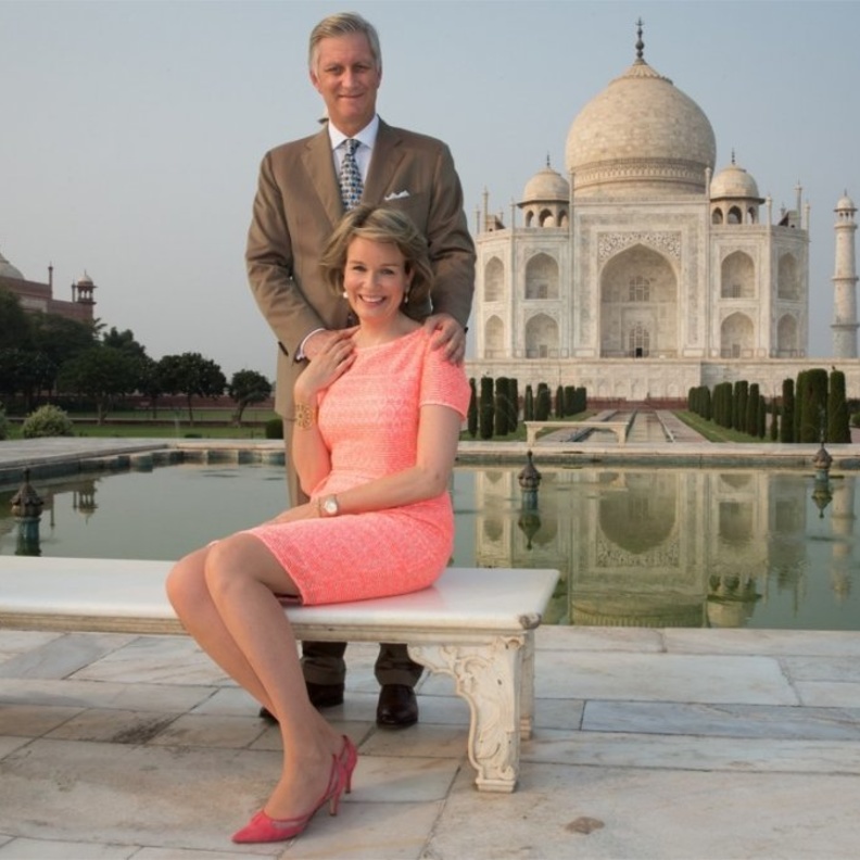 صور رومانسية تجمع الملكة ماتيلد و الملك فيليب أمام تاج محل