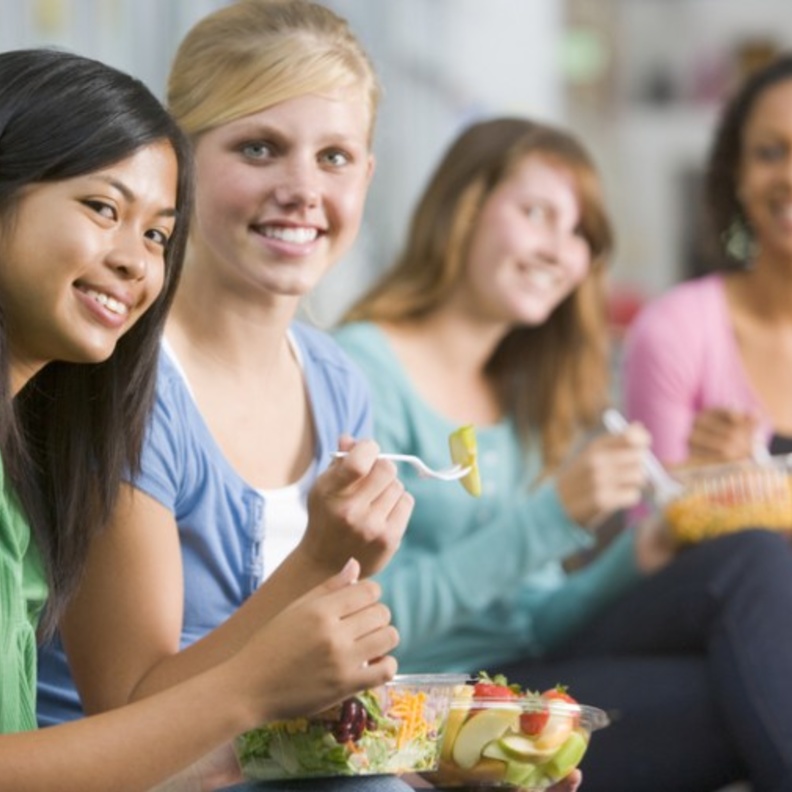  الفواكه من أهم الأطعمة الصحية للمراهقين