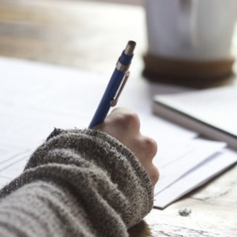 كانت مشاركة الشاعرة في فرع الإبداع الأدبي بقصيدة تفعيلة في الشعر الحديث