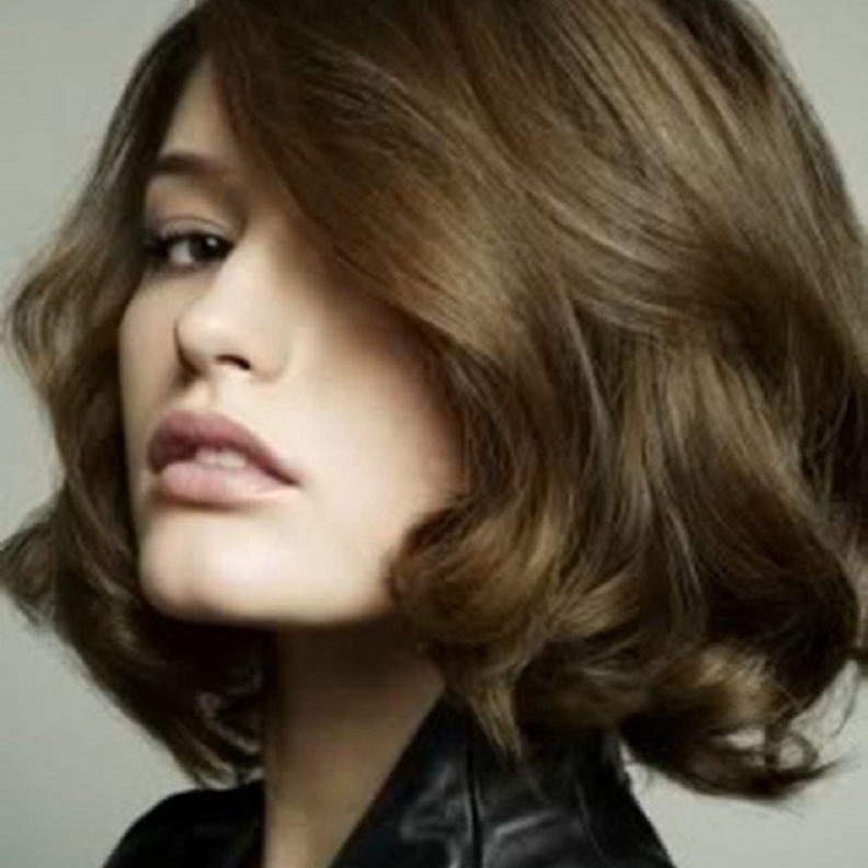 اللون الزيتي موضة الخريف