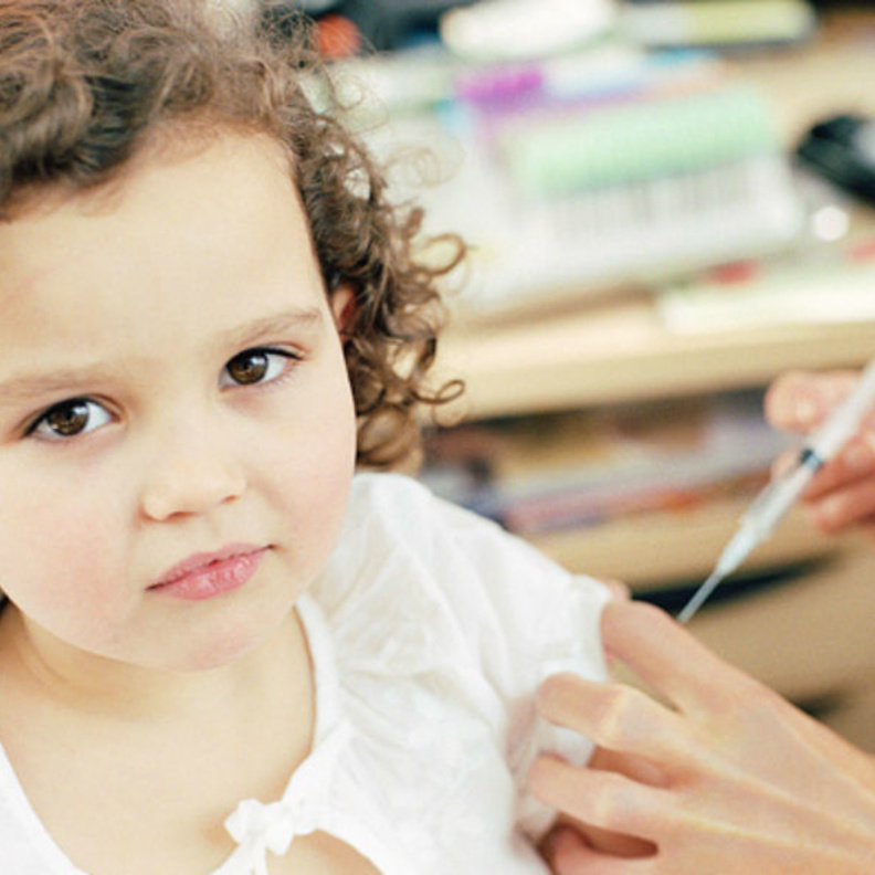 معضم اسباب اصابة الاطفال بالسكر وراثية.