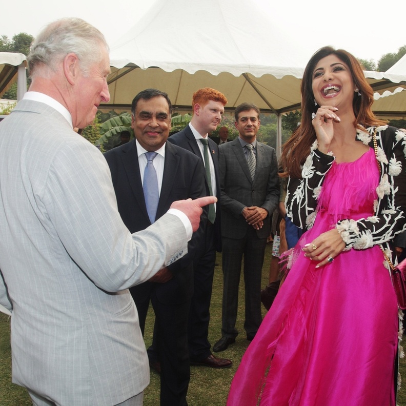 شيلبا شيتي تحدثت مع الأمير تشارلز عن اليوجا