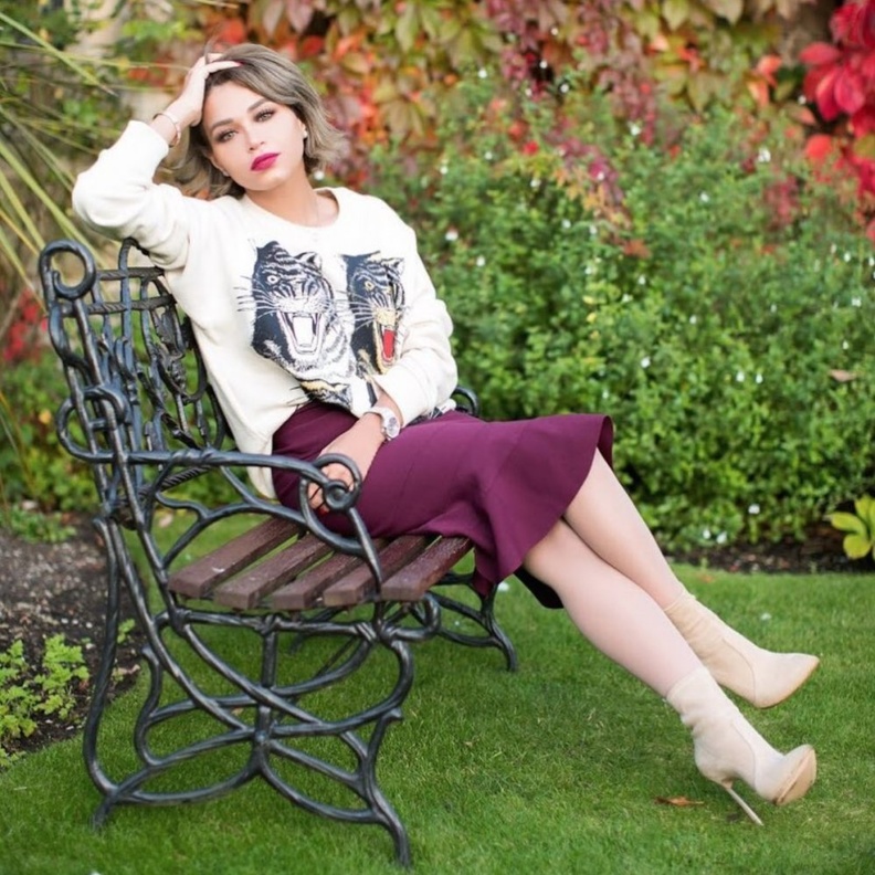 نهى نبيل مع شقيقتها نوف