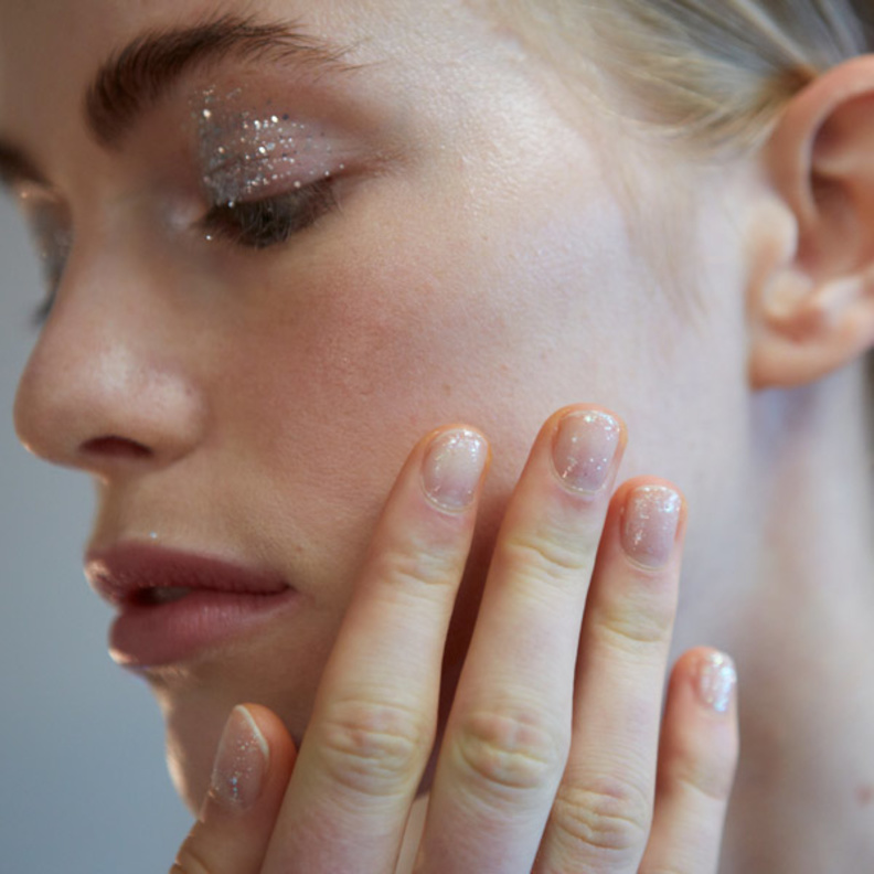 الغليتر الذهبي مع درجات البنفسجي