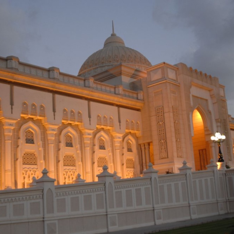 مكتبة الشارقة العامة تطلق قاعدة بيانات متكاملة من المخطوطات والخرائط التاريخية النادرة