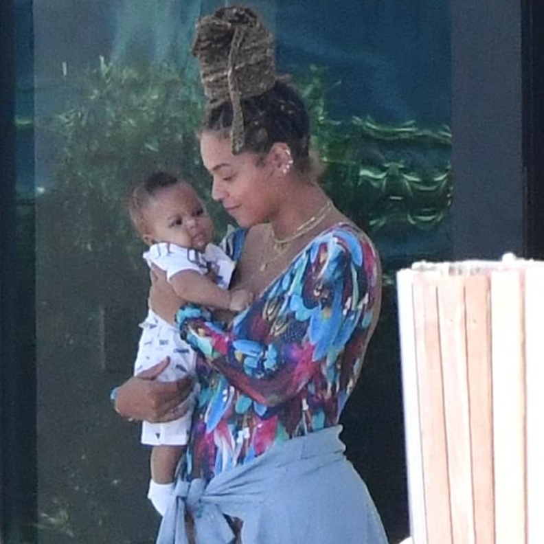 جاي زي يشرح سبب اختيار أسماء طفليه التوأم