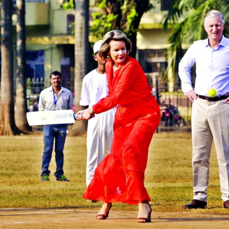 الملك فيليب و الملكة ماتيلد لعبا الكريكيت