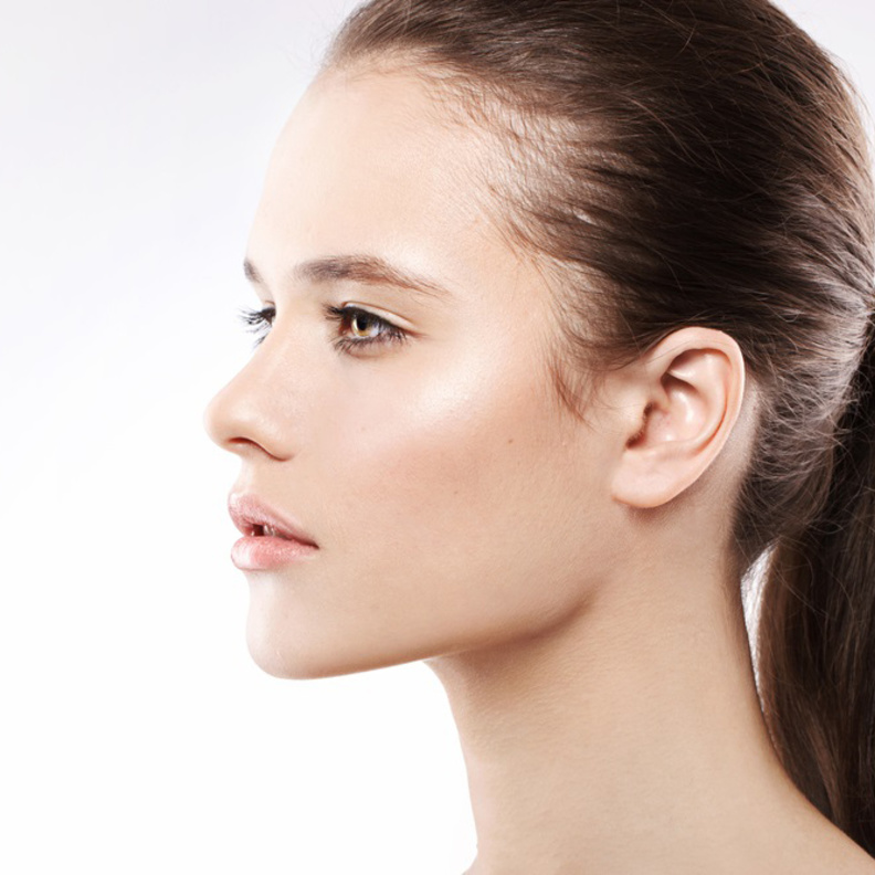 تعمل بيكربونات الصوديوم على ترطيب البشرة