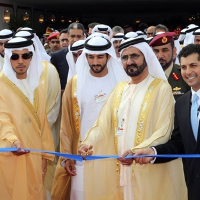 هدية مميزة من الشيخ محمد بن زايد إلى الشيخ محمد بن راشد