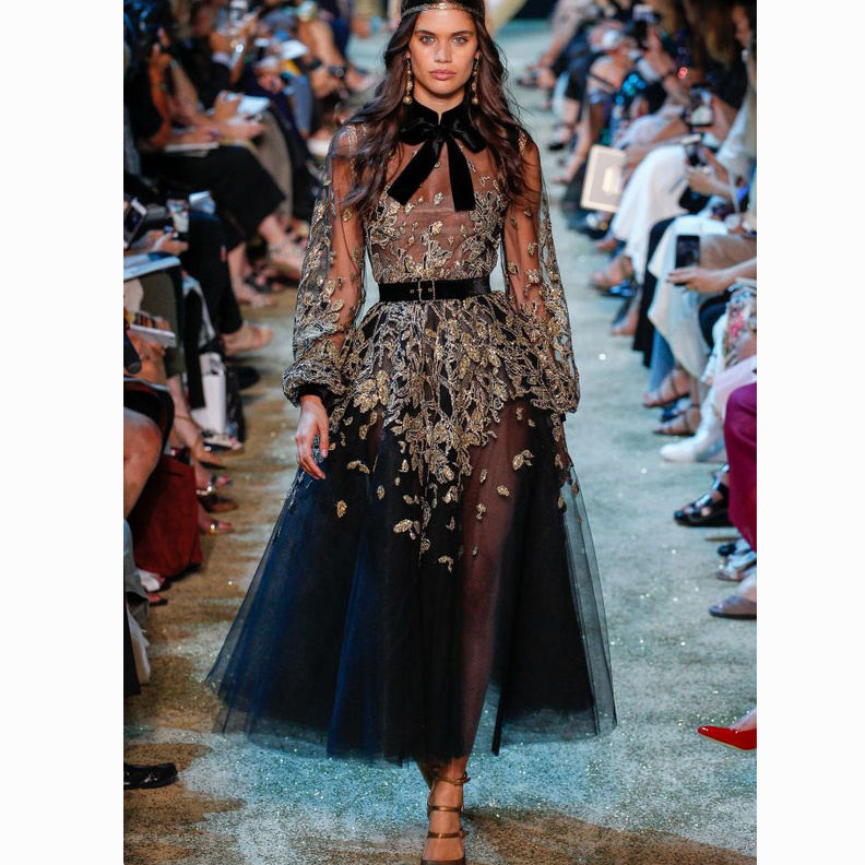 موديلات فساتين سهرة باللون الأسود والذهبي