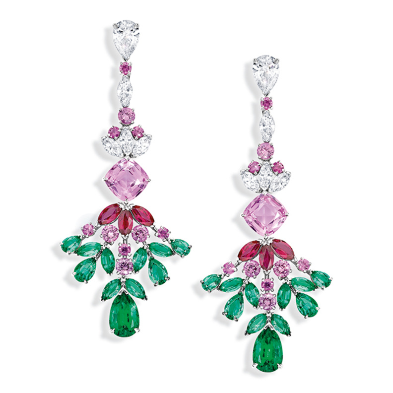 أقراط متدلية من بياجيهPiaget