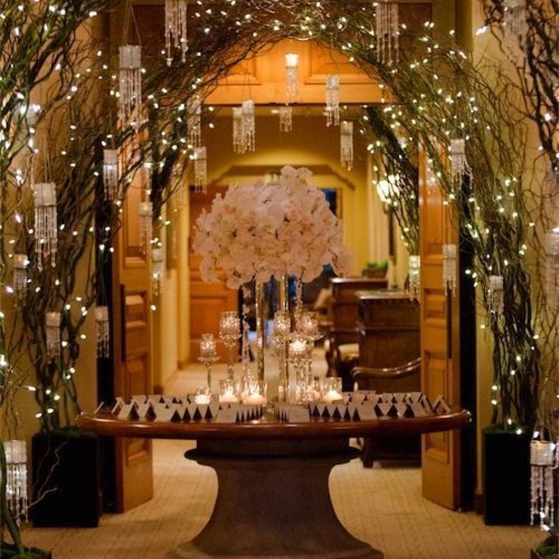 طاولة استقبال مليئة بالذكريات و الاحاسيس