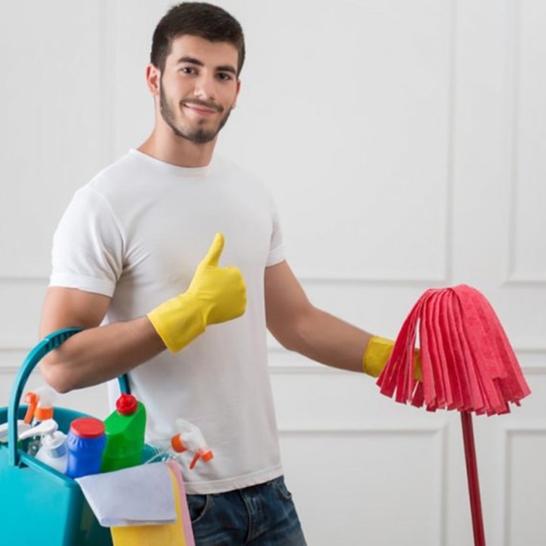 الطلاق وقع بسبب حب الزوج للاعمال المنزلية.