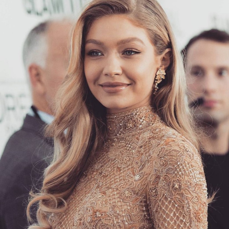 رسمات عيون آيلاينر الريترو بأسلوب جيجي حديد Gigi Hadid