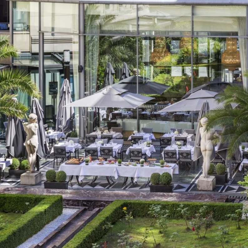 من دو كوليكسيونير آرك دو تريومف