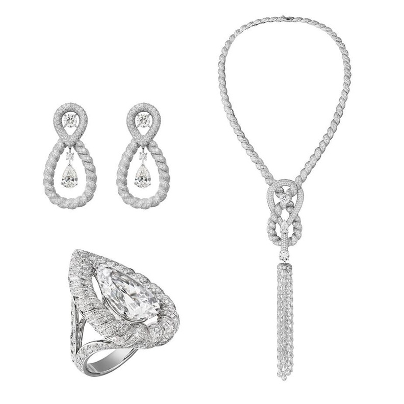 طقم شانيل من الذهب الأبيض والماس