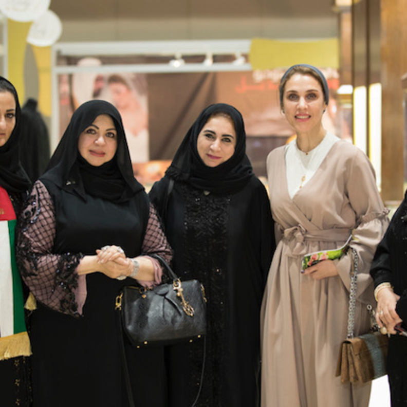 المصممة منى المنصوري تختتم فعاليا شيك ليدي للأزياء بحضور الشيخة جواهر الثاتي 