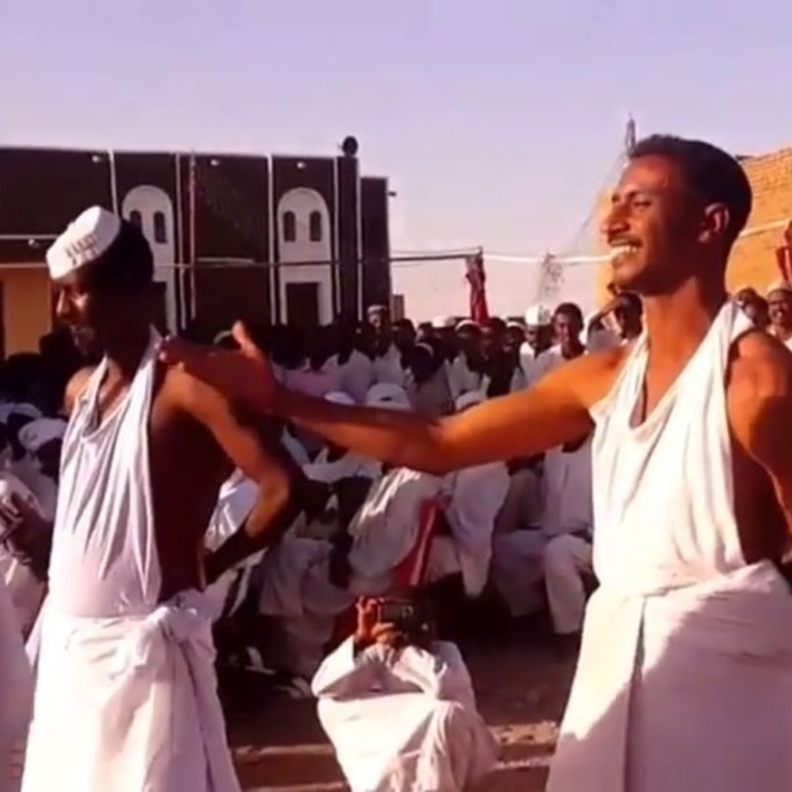 الجلد بالسوط يعرف بالبطان وهو من طقوس حفلات الزفاف في بعض القبائل السودانية.