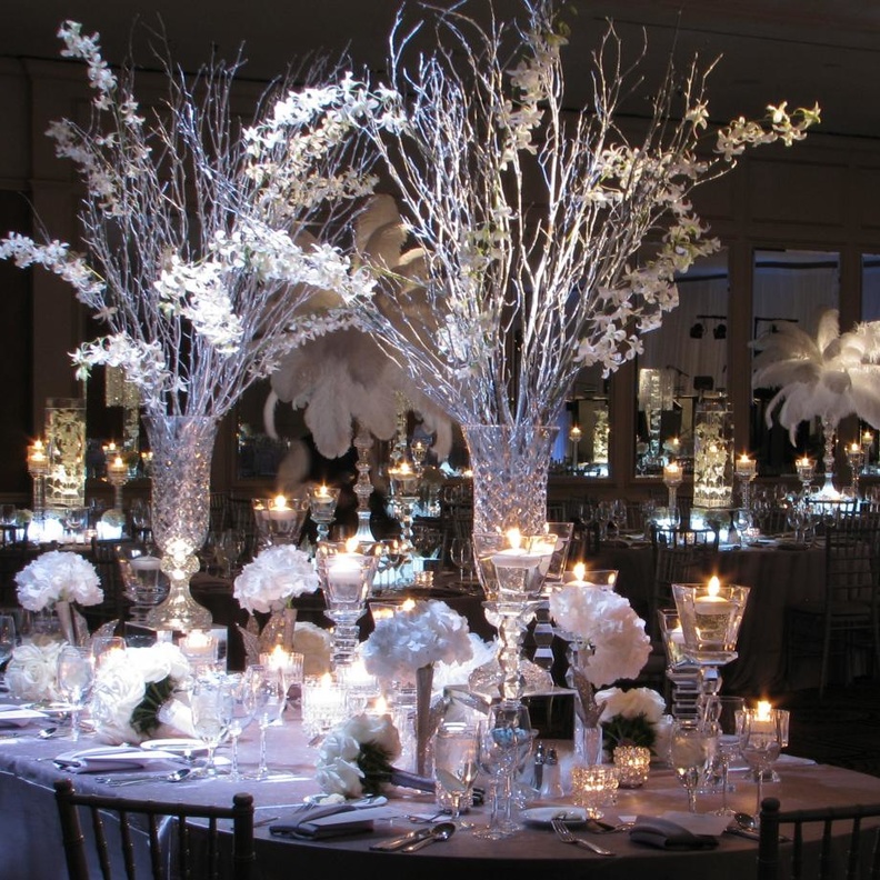 جذوع الاشجار سنتربياست رائعة لحفلات الزفاف الشتوية