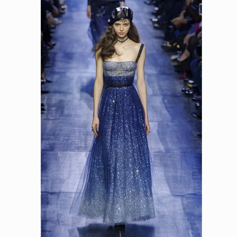 فستان قصير يليق بالبنات الشّابات من ايلي صعب