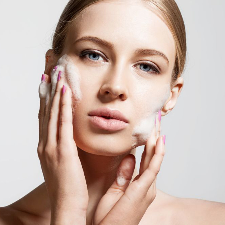 مقشر اللبن الرائب سيغذي بشرتك الدهنية