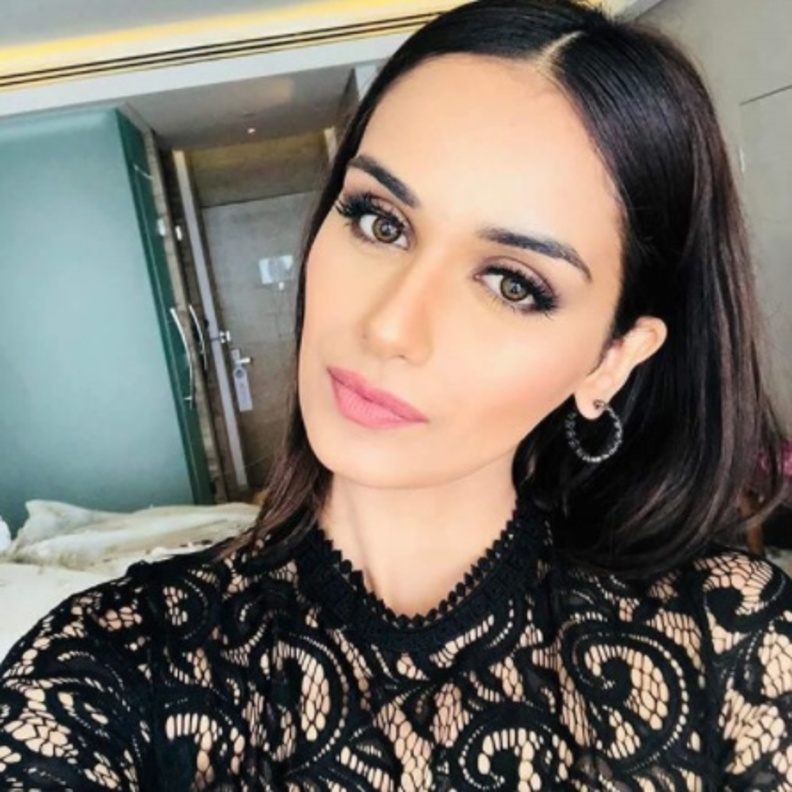 مكياج هندي على طريقة ملكة جمال العالم ‏Manushi Chhillar