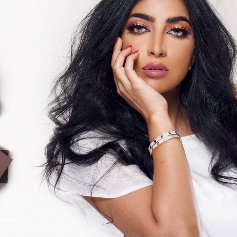 بثينه تميزت بدروس المكياج في سناب شات