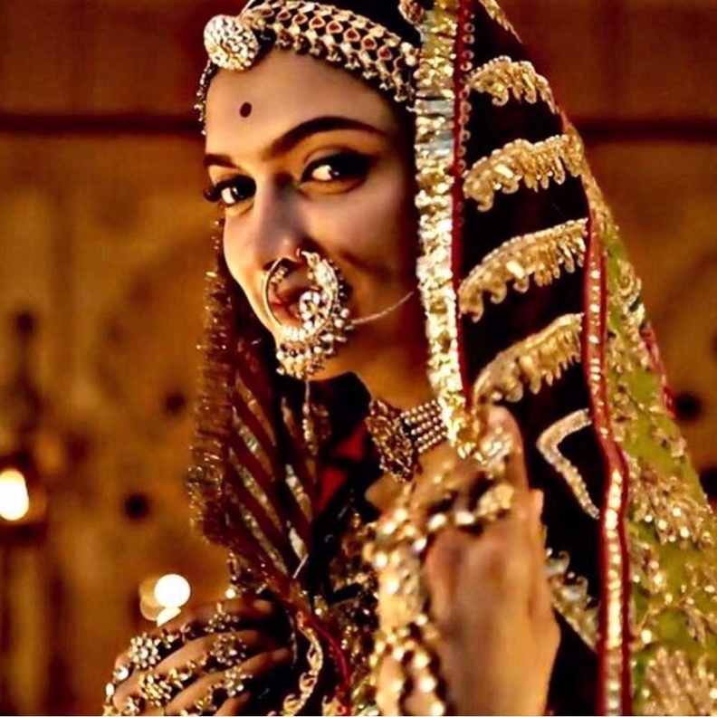 خصصت شرطة مومباي حراسة خاصة ديبيكا بادوكون والنجم رانفير سينغ