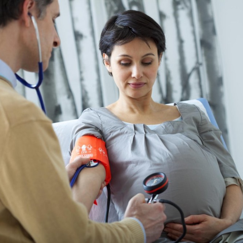 اسباب انخفاض ضغط الدم عند الحامل.