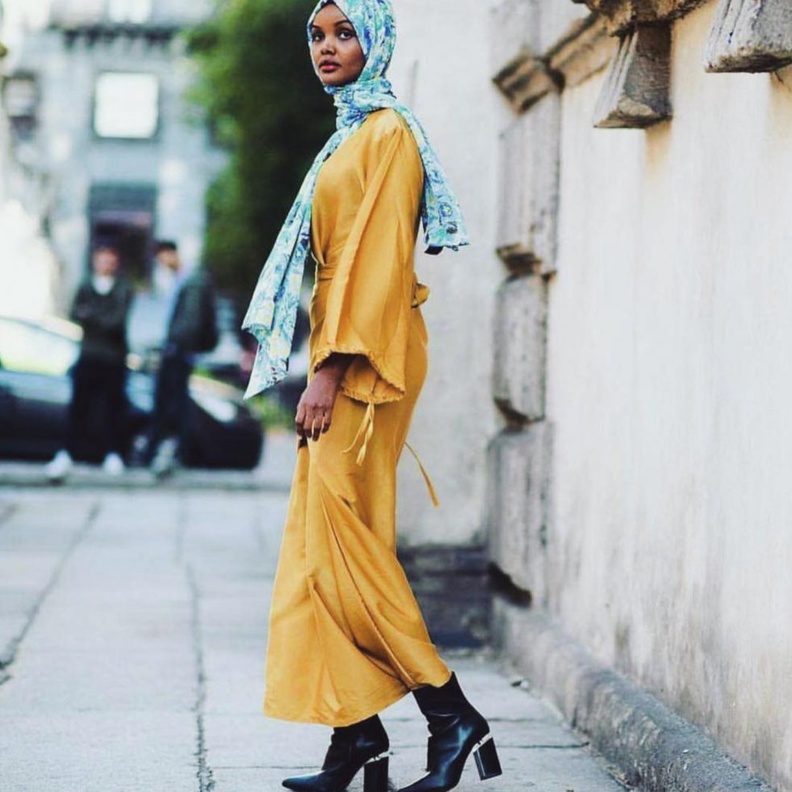 ملابس محجبات مع القفطان الابيض باسلوب حليمة عدن