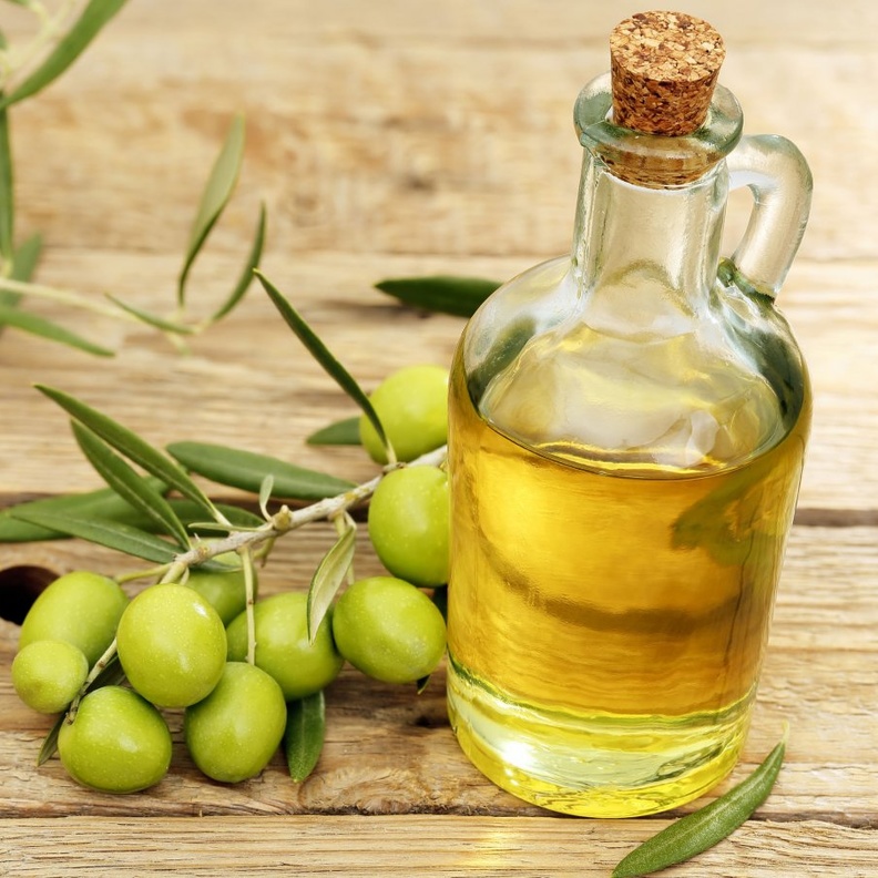 زيت الزيتون يخلص الأذن من الرطوبة