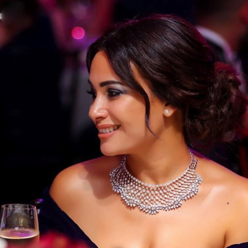 هند صبري ترتدي مجوهرات عزة فهمي