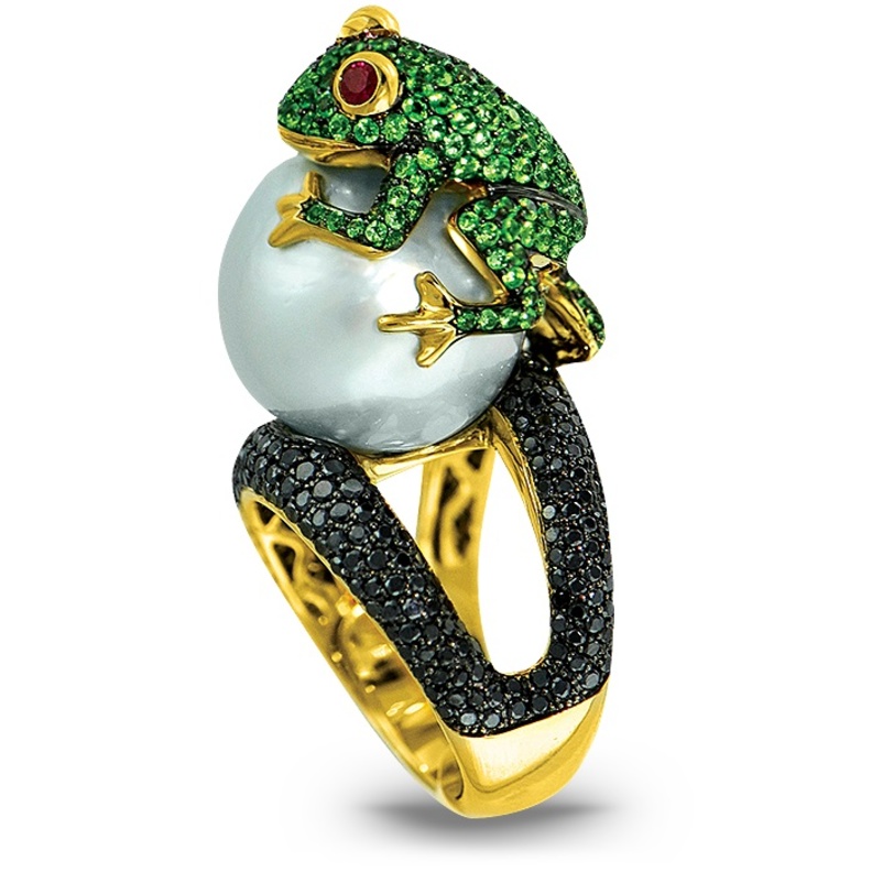 بروش فان كليف آند أربلز من المرجان والياقوت والاونيكس والماس