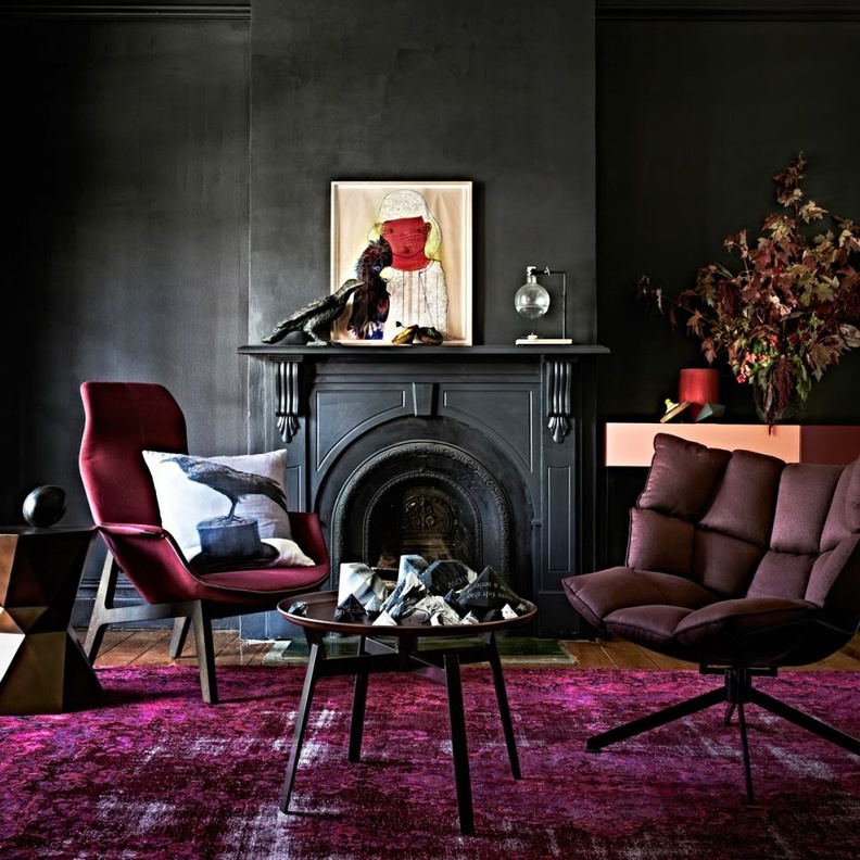 ديكور غرفة جلوس رائع بالألوان الأرضية الداكنة