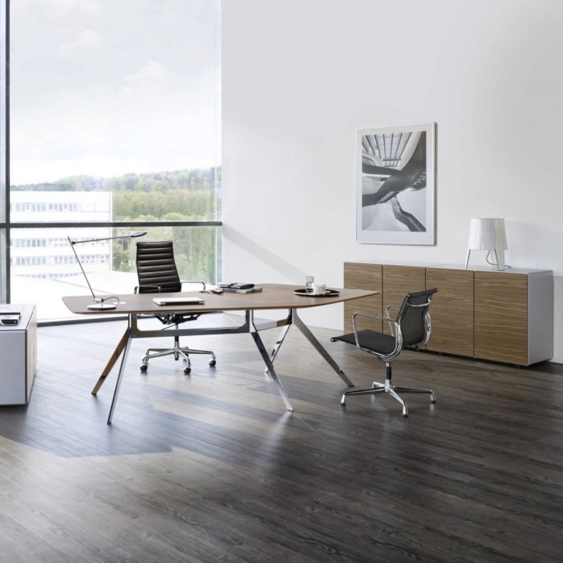 مكتب رائع بالأبيض و الأسود