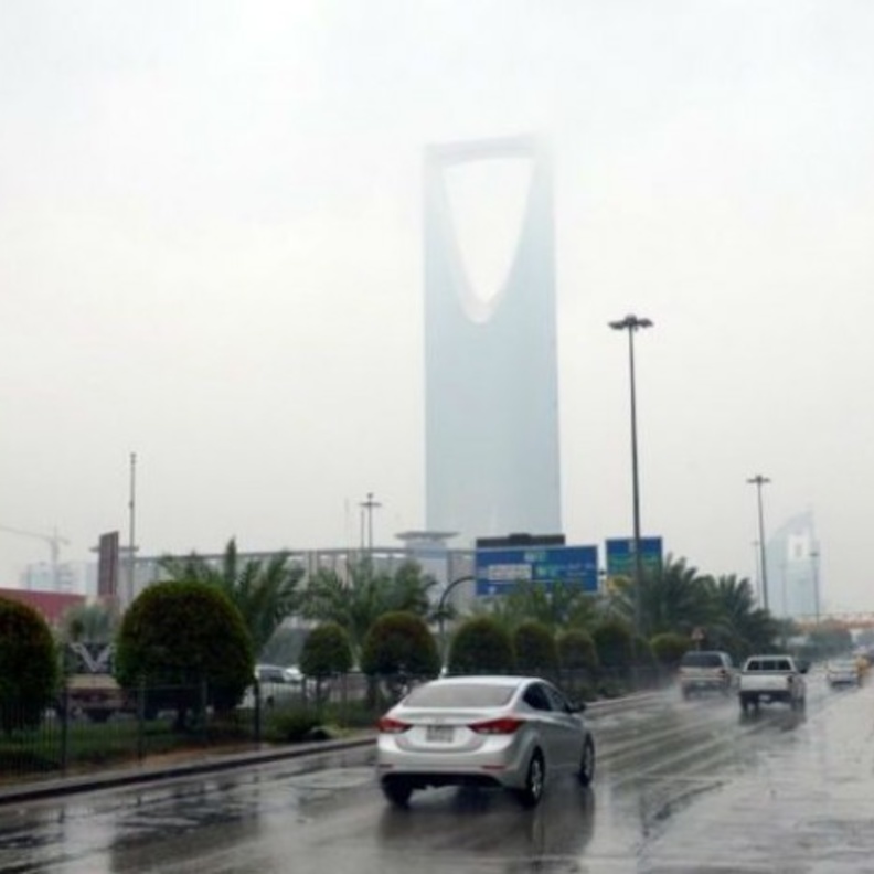 المرور السعودي يوضح 5 نصائح هامة للتعامل مع الأمطار على الطرق