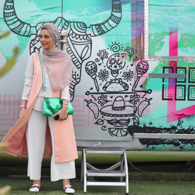 اعتمدي الزّهري على طريقة ندى ندير بلون الحجاب النّاعم والرّاقي