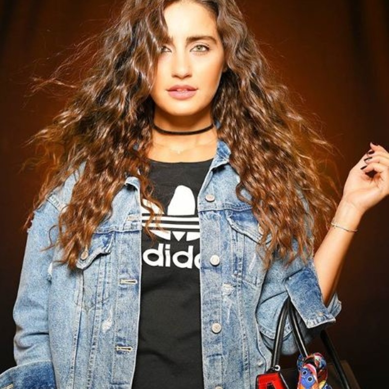 ايميه صياح تستجم مع زوجها في باريس