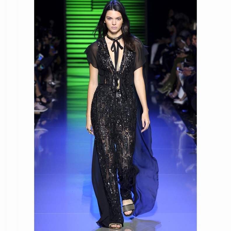 كيندال جينر Kendall Jenner خلال عرض دولتشي اند غابانا Dolce & Gabbana