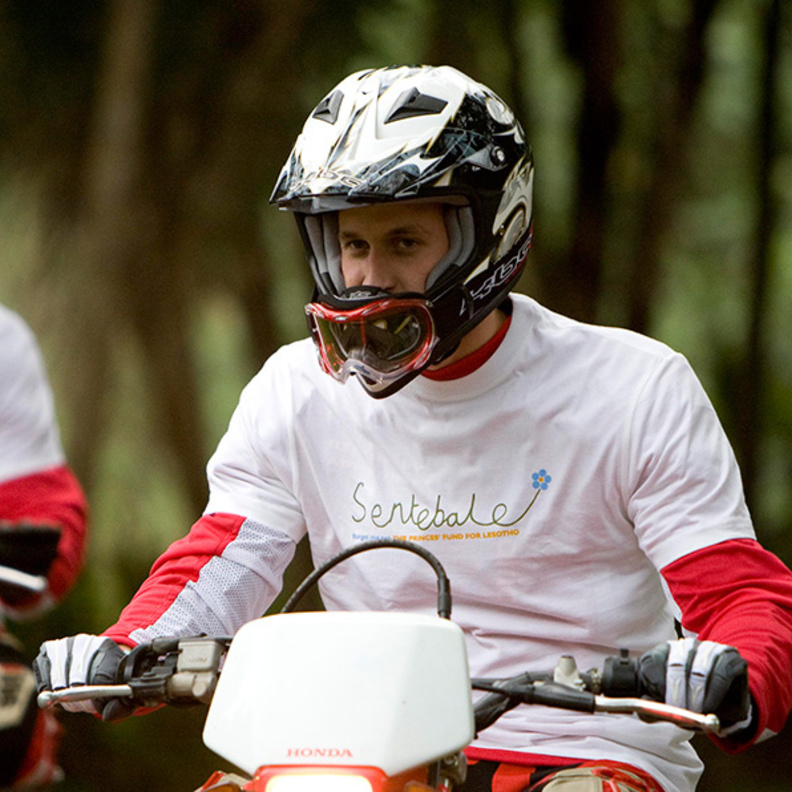 وليام وهاري تعلما قيادة الدراجات النارية مبكرا