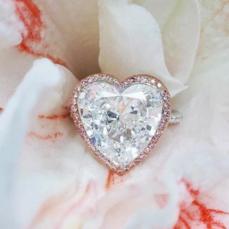 خاتم من حجر الياقوت الوردي