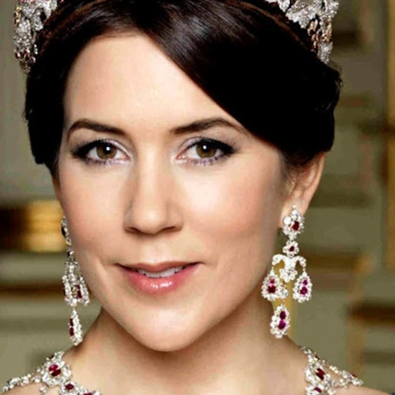 مجوهرات الأميرات بالزمرد.