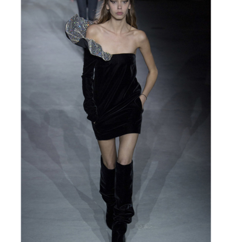  فساتين مخمل