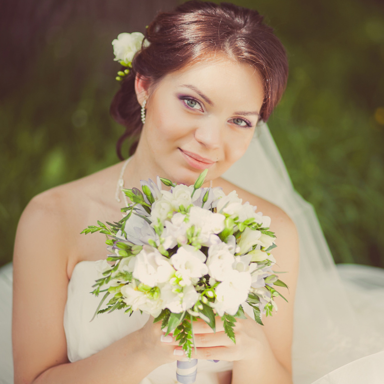 مسكة العروس الفرنسية تزيد من انوثة العروس