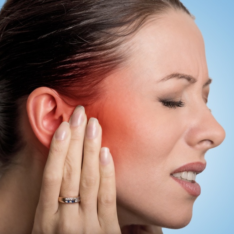 اعراض التهاب الاذن الوسطى