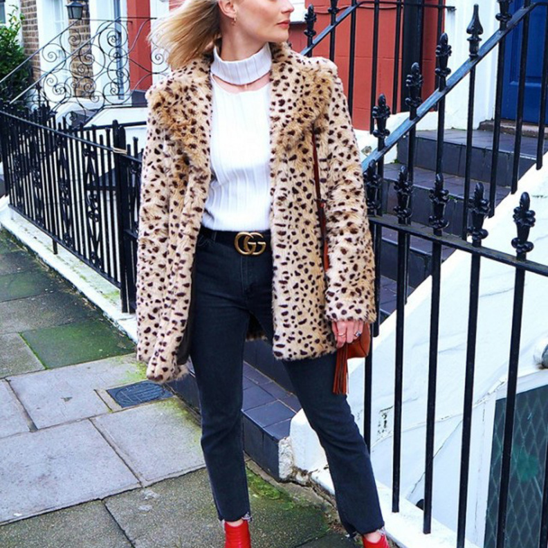 Victoria Beckham شنطة يد باللون الأحمر من