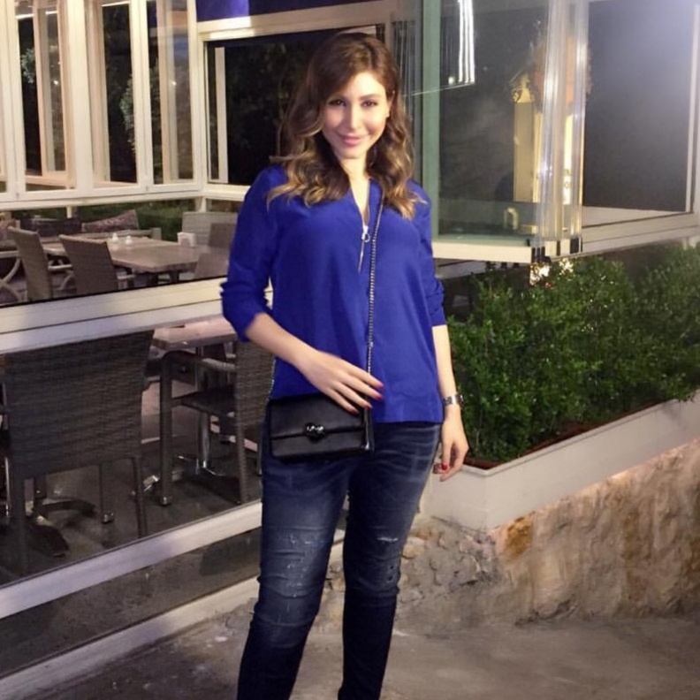 صور بلايز مع الاكمام الواسعة من الانستقرام.