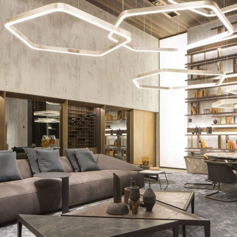 تصميم إنارة للسقف لغرفة جلوس مميزة