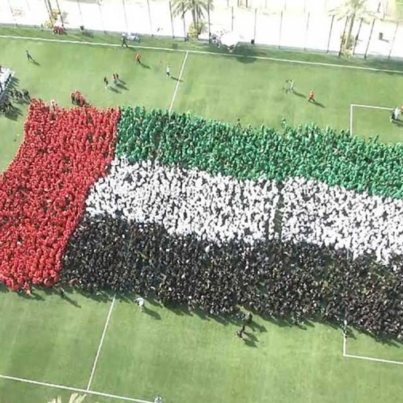 4600 طالب شاركوا في تشكيل علم الإمارات
